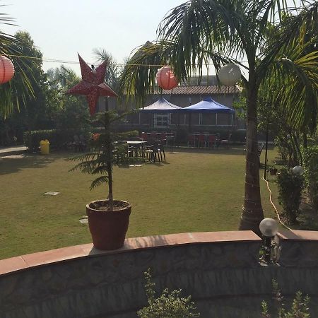 Ad Country Villa Noida Exterior photo