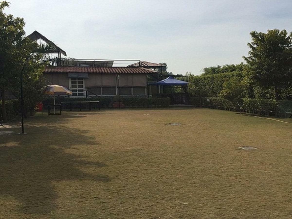 Ad Country Villa Noida Exterior photo