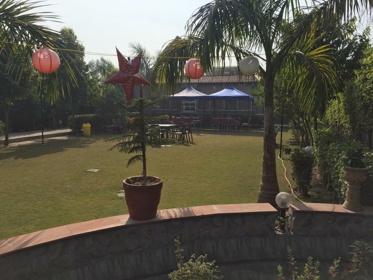 Ad Country Villa Noida Exterior photo